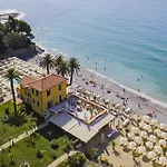 Hotel Eva Beach 3*