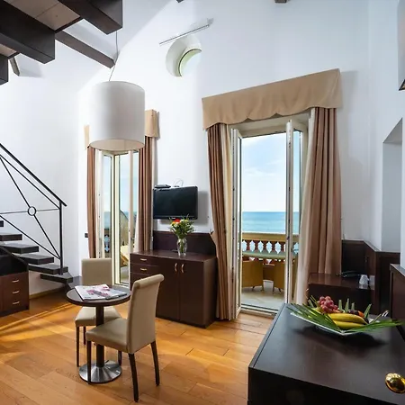 Eva Beach Hotel