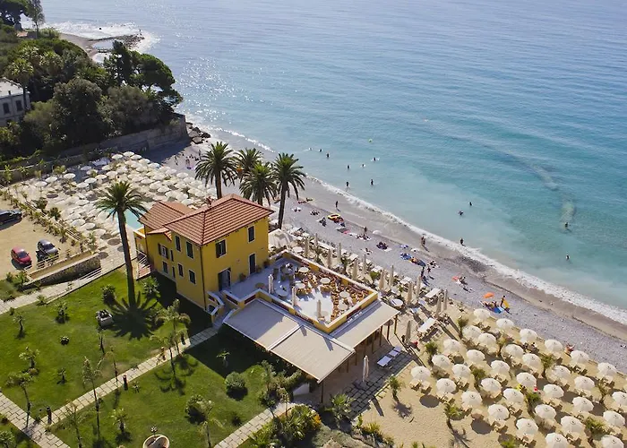 ホテル エヴァ ビーチ 3*